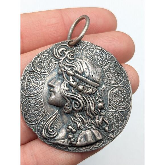 Large Sterling Silver Beautiful Art Nouveau Woman Lady Detailed Vintage Pendant - Picture 9 of 11